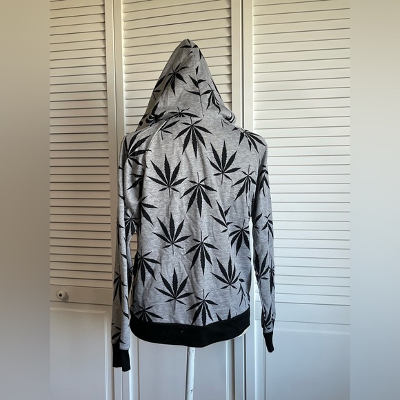Ellie & Kate size XL Pot leaf Hoodie zip up , gray, and black - Picture 5 of 8